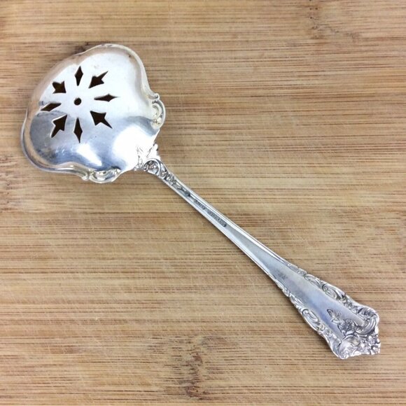 Lunt Rondelay Pierced Bon Bon Spoon Sterling Silver Flatware Rose 1963-1997 - Picture 2 of 4